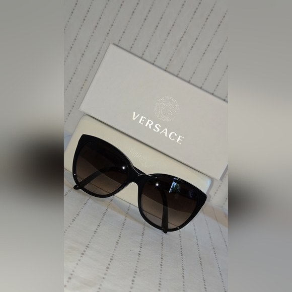 Versace VE4361 Black Sunglasses Gold Medusa Logo – 100% Authentic - Picture 2 of 5